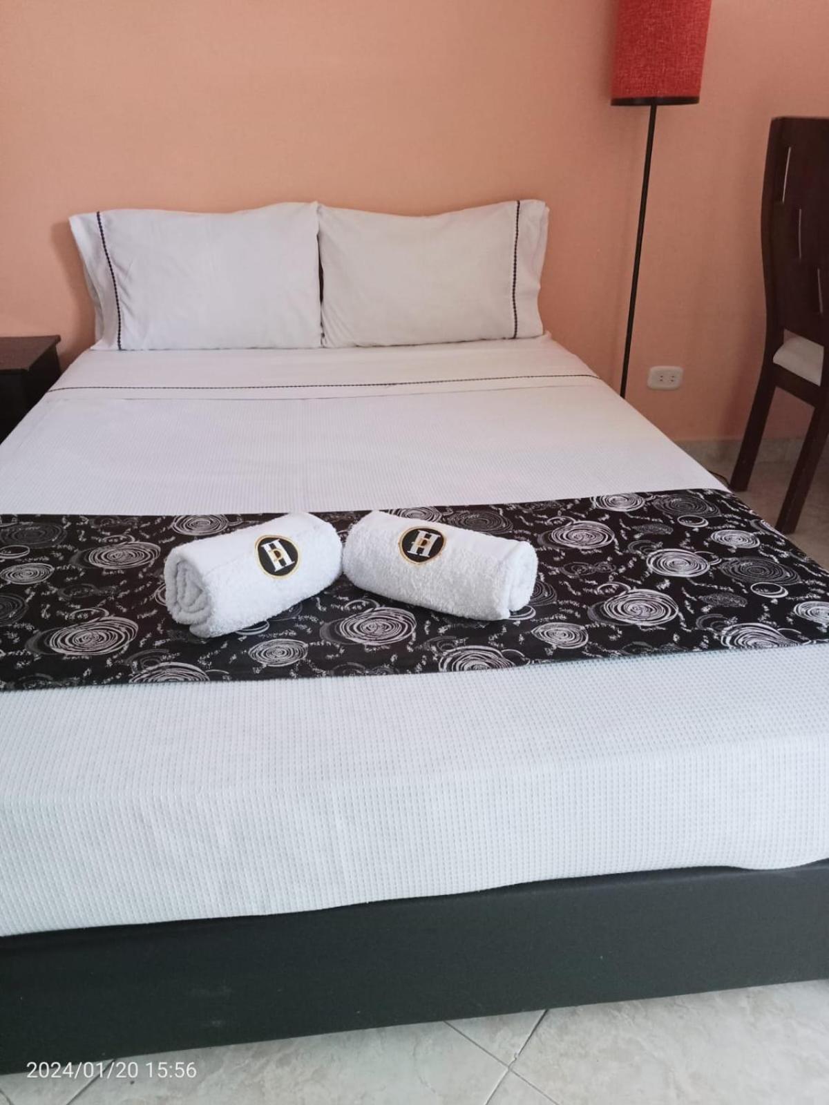 Hotel Dorado Real Фусагасуга Экстерьер фото