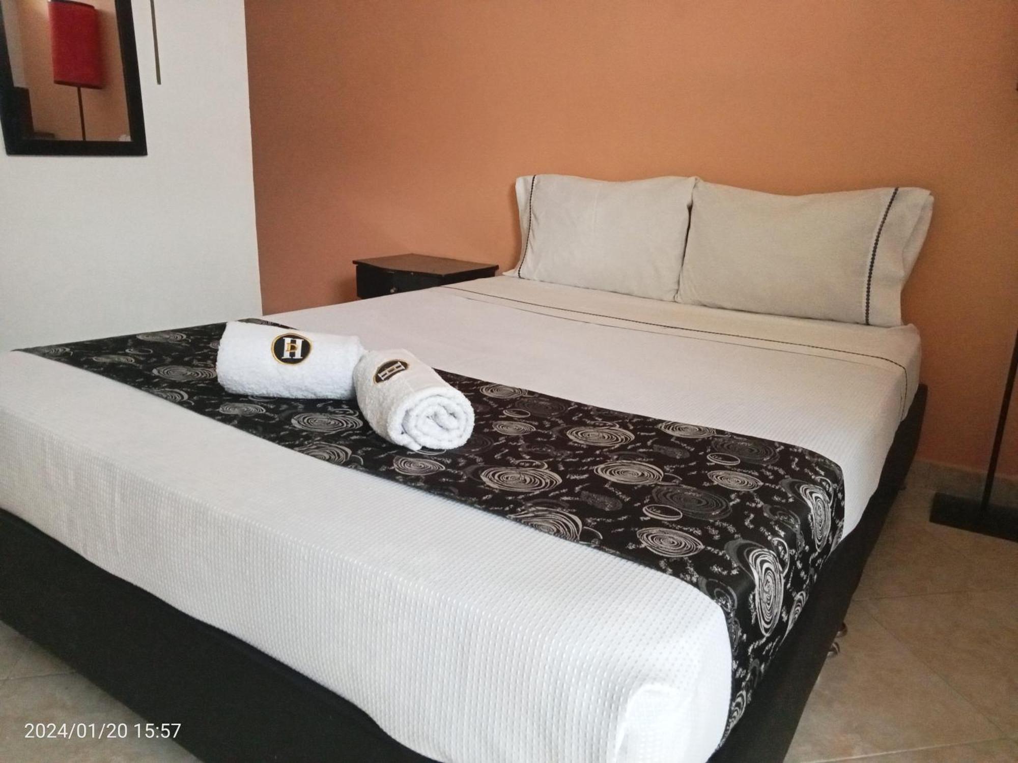 Hotel Dorado Real Фусагасуга Экстерьер фото